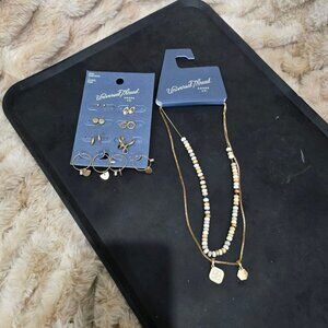 Universal Threads necklace 2 pc set & 8 pc earring NWT on card gold color lot